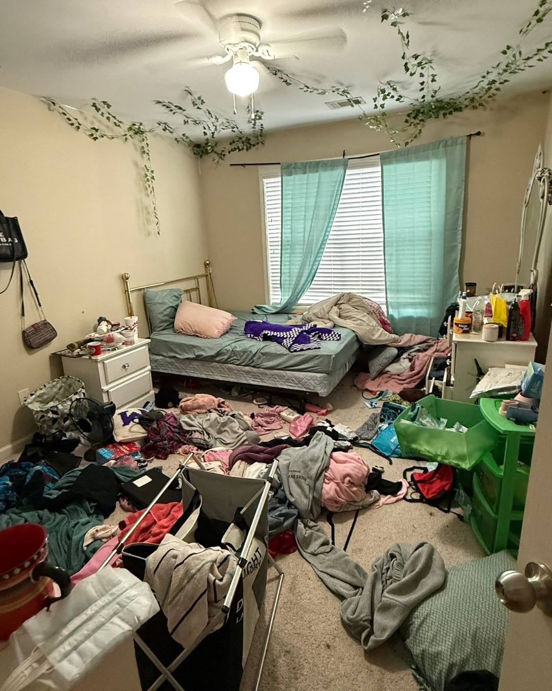 Bedroom02.jpg Bedroom02.jpg